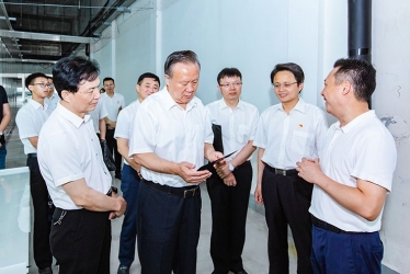 省高院黨組書記、院長李占國一行蒞臨浙江鴻禧能源股份有限公司開展“三服務”